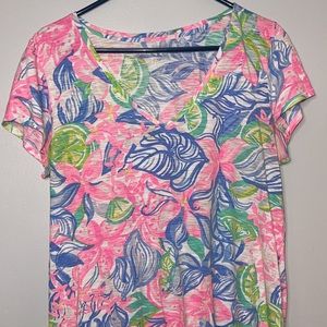 Lilly Pulitzer top. Swing shirt tee material